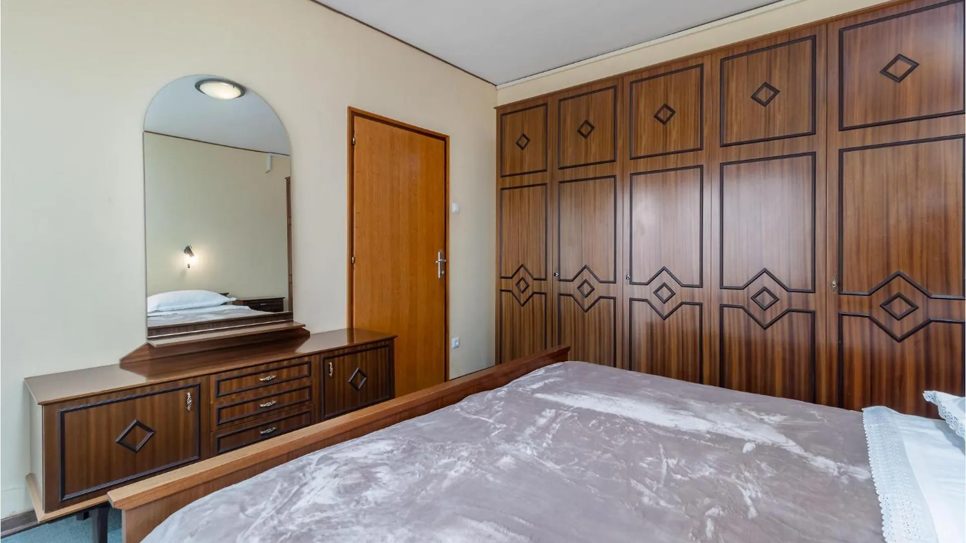 2 Bedroom Stunning Apartment In Crikvenica